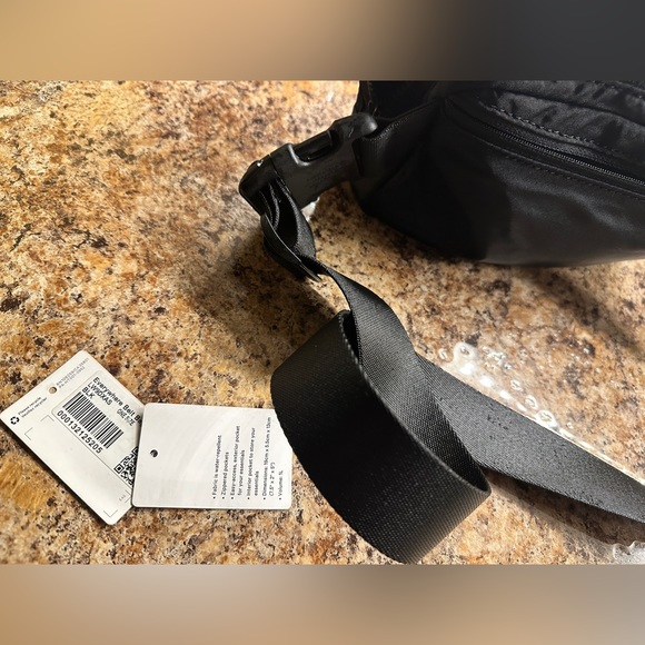 Lululemon “original” everywhere belt bag - Picture 10 of 10